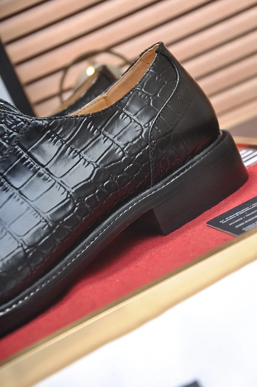 Men's shoes💰540💶Italy's top luxury men's shoe giant (GUCCI) (Gucci) (full cowhide lining) new arrival🍃Original European style🔰 Pleasant to the eye😍In order to make the shoes more durable and non-deformable🌀The production continues to follow traditional methods but there is still no lack of innovation💪Choose original sheepskin for the leather♻️ Smooth and natural And extra bright ⭐Made of imported cowhide, the first choice of rich people 38-45 (45 customized)
